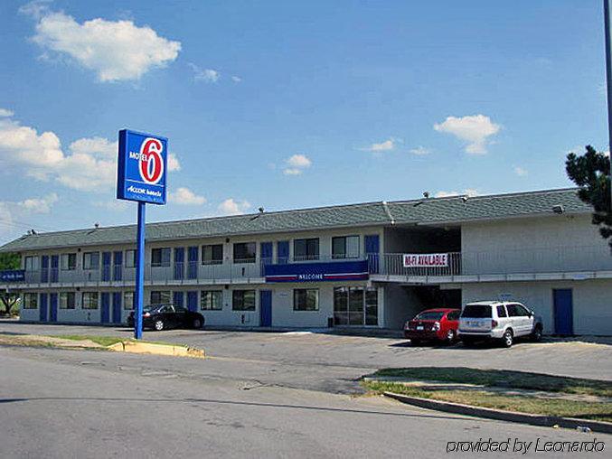 Motel 6 Kansas City, Mo - Airport Exterior foto