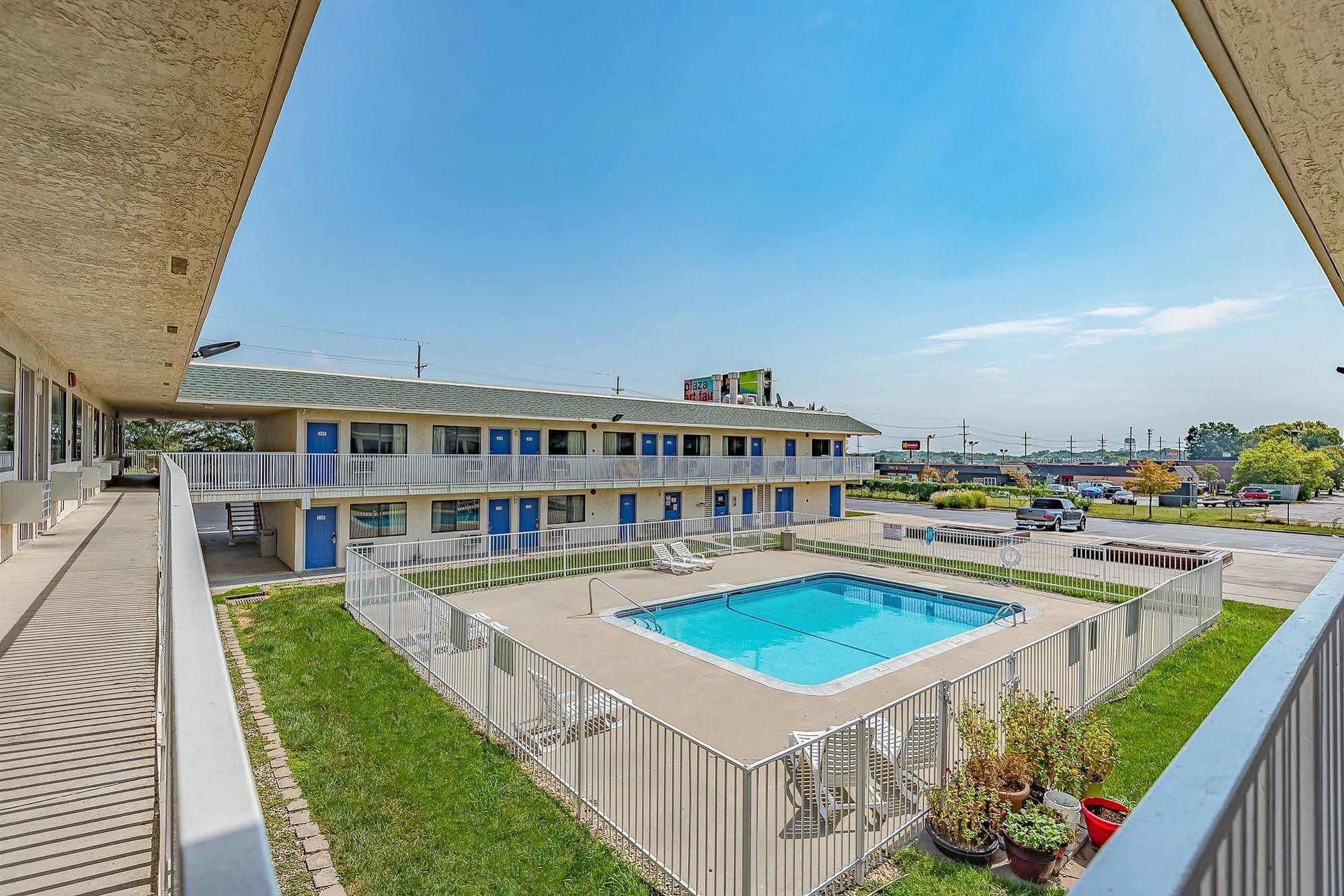 Motel 6 Kansas City, Mo - Airport Exterior foto